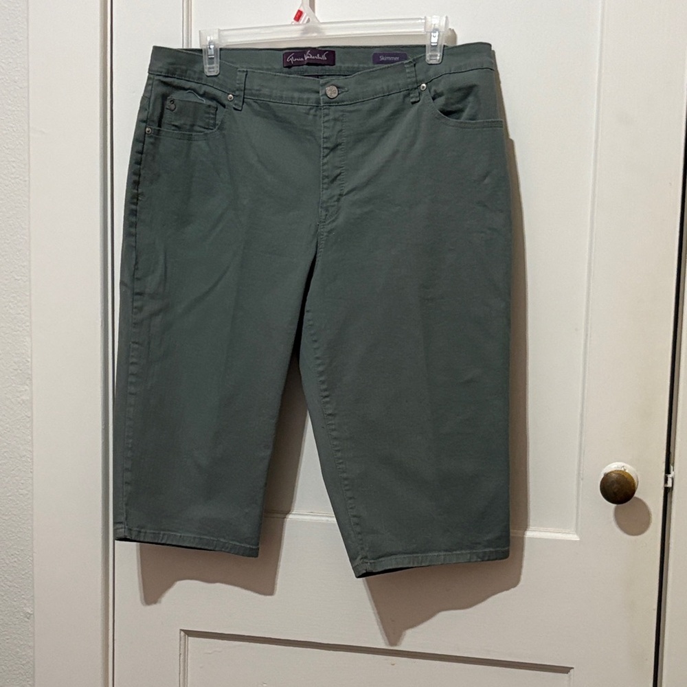 Gloria Vanderbilt Women's Olive Flat Front Shorts